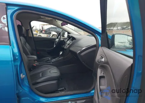 2015 Ford Focus Se z USA, uszkodzony, nr VIN 1FADP3F24FL375524